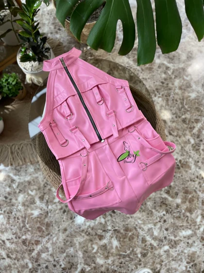 کراپ شورتک چرم صورتی