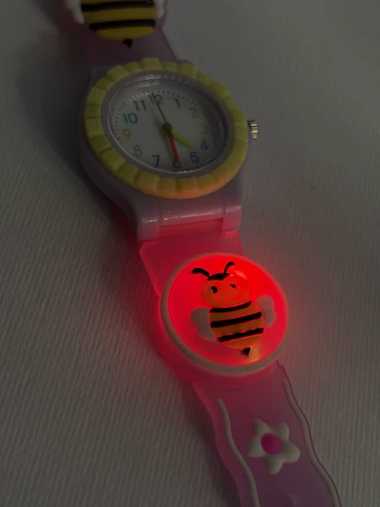 ساعت بچگانه چراغ دار