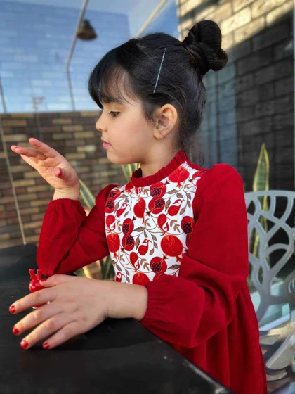 پیراهن دخترانه یلدا طرح ترنج و انار