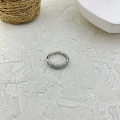 انگشتر زنانه نقره‌ای ماه‌تاب با نگین ظریف