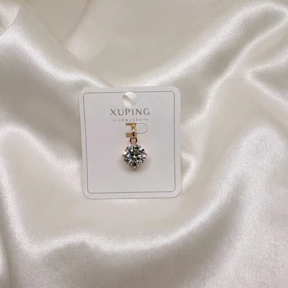 پلاک ژوپینگ تک نگین درشت (سولیتر طلایی) | شکوه یک الماس تمام عیار