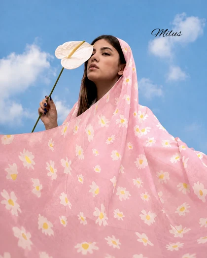 شال صورتی نخی گل‌گلی بابونه