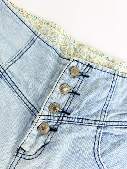 شورتک کوتاه جین زاپ‌دار پاچه پاکتی