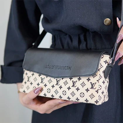 کیف دوشی زنانه مارک پکه دار