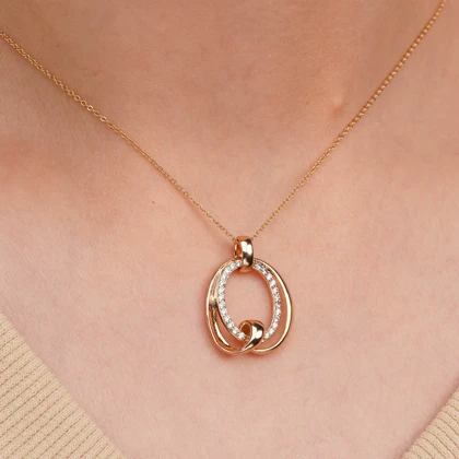 پلاک زیبا از برند ژوپینگ نگین ها مخراج کاری شده رنگ طلایی