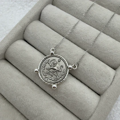 گردنبند طرح سکه قدیمی