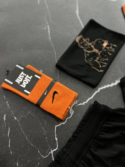 ست اسکارفی مشکی نارنجی بیگ من همراه با جوراب کد E234