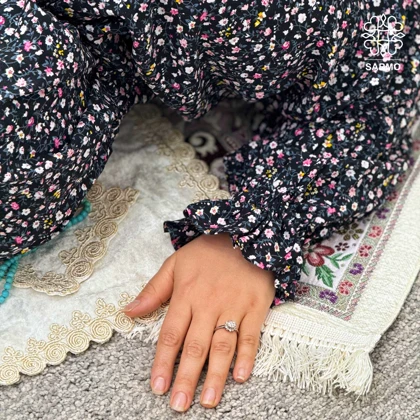 چادرنماز آستین‌دار گل آذین