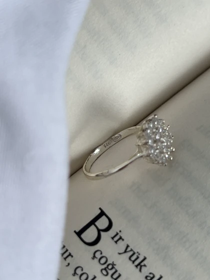 انگشتر نقره نگین‌دار