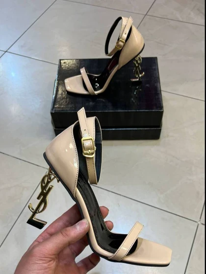 پاشنه صندل YSL