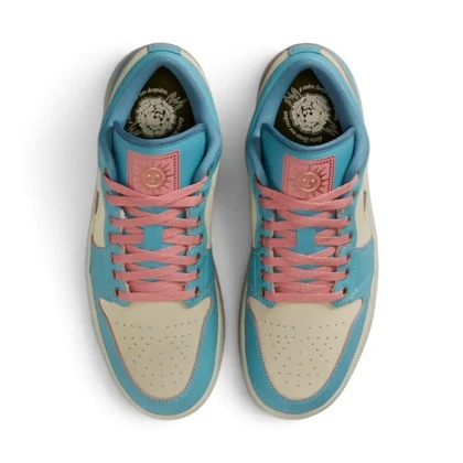 کتانی ویتنامی نایک ایر جردن وان لو فیروزه ایی صورتیNike Air Jordan 1 Low SE “ SOMOS ETERNOS”