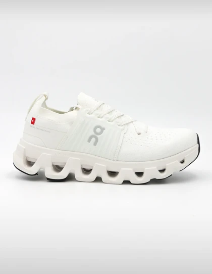 کتانی دویدن Unisex آن رانینگ Cloudswift 4 U