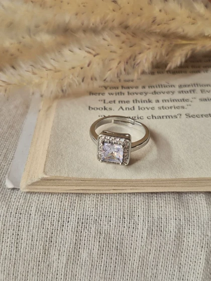 انگشتر جواهری فری سایز مربعی