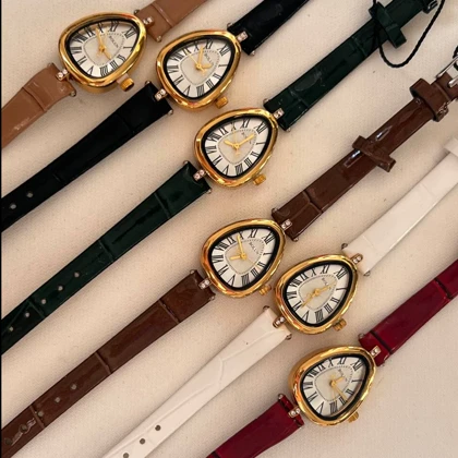 ساعت مچی زنانه برند بولون طرح اشک بند چرمی سبز عدد رومی