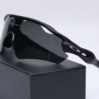 عینک از برند OAKLEY کد 181435