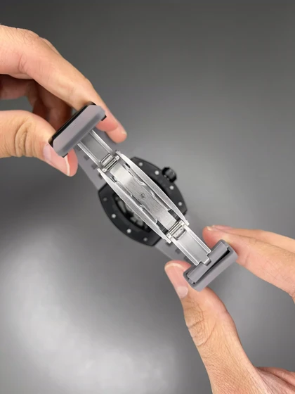 ساعت مچی ریچارد میل صفحه اسکلتون قاب کربن بند رابر طوسی Richard Mille