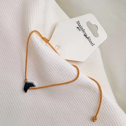 دستبند استیل مدل «جناغ سیلور» | با بند بافت خردلی (رنگ تابستانی)