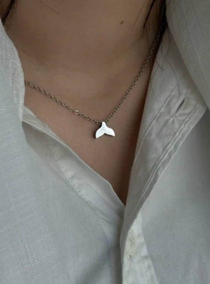 گردنبند دم وال