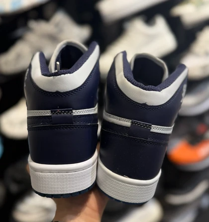 کتانی ساق‌دار جردن وان سفید سرمه ای