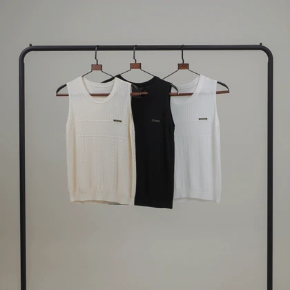 تاپ یقه کش میو میو