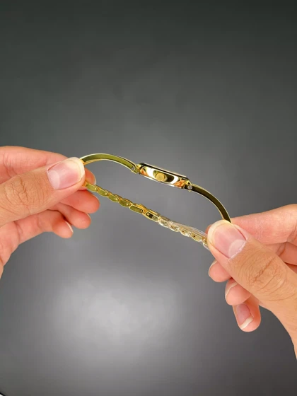 ساعت مچی موادو بند النگویی طلایی صفحه صدفی Movado