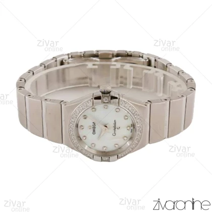 ساعت امگا کانسلیشن زنانه نقره ای صفحه صدفی دور نگین 104788