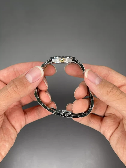 ساعت مچی ورساچه دورحکاکی بند سیلور صفحه سفید Versace