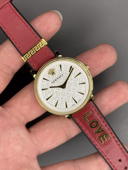 ساعت مچی ورساچه بند چرمی قرمز صفحه سفید Versace