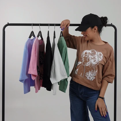 کراپ دختر پروانه ای