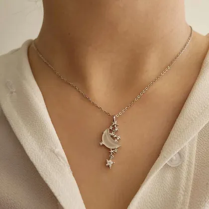 گردنبند دخترانه ماه و ستاره سنگ مات