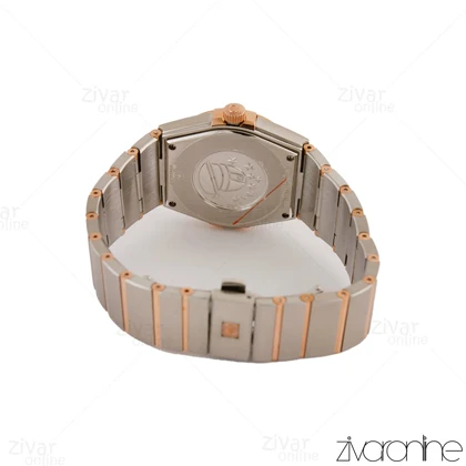 ساعت امگا کانسلیشن مردانه دو رنگ رزگلد ایندکس نگین‌دار صفحه سیلور 105160