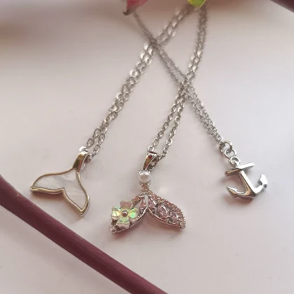 گردنبند دم وال