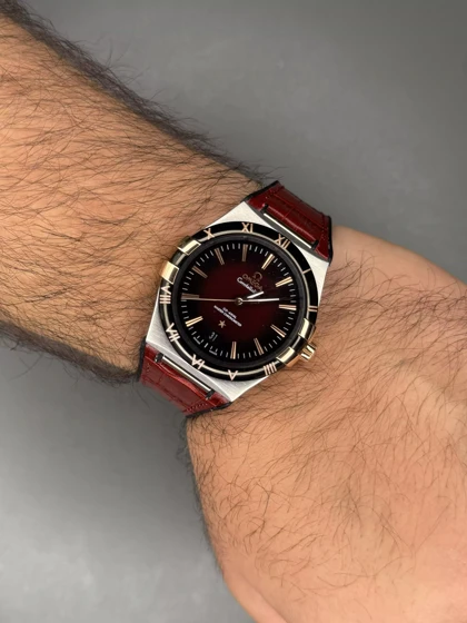 ساعت مچی امگا کانستلیشن بند قرمز صفحه قرمز Omega Constellation