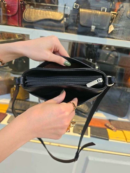 کیف چرم زنانه لچک مشکی فلوتر کوچک چرم اصل گاوی