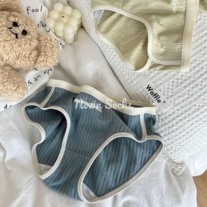 شورت طرح Cherishing Girl (سایز S - مناسب سایز 34 الی 36)