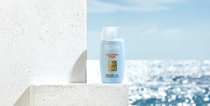 ضد آفتاب فوق العاده سبک فیوژن واتر مجیک ایزدین با SPF 50