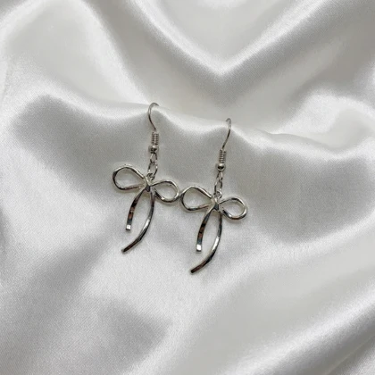 گوشواره استیل طرح «پاپیون مینیمال» | مدل آویز با آبکاری سیلور درخشان