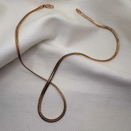 گردنبند ژوپینگ مدل «هرینگبون» (استخوان ماهی) | روبان طلایی لغزنده روی پوست