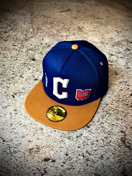کلاه کپ بک فیت مستر کوالیتی وارداتی FIFTY 59 مدل Chicago Cubs _ سرمه ای نقاب قهوه ای