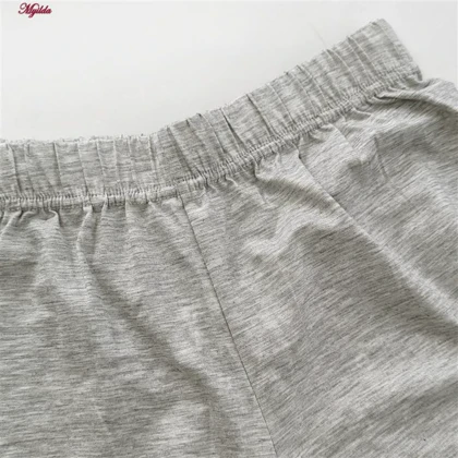ست تاپ و شلوارک زنانه کوزا خاکستری روشن مدل 9181