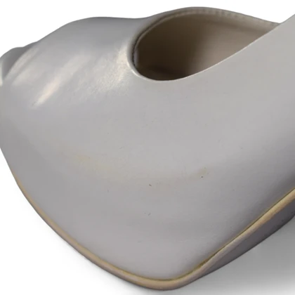 صندل زنانه چرمیران مدل شنلی کرم