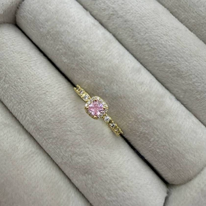 انگشتر با نگین صورتی