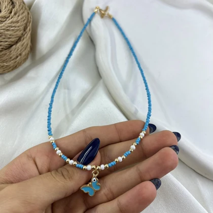 گردنبند زنانه مهره ای مدل پروا طرح پروانه تابستانی آبی و طلایی