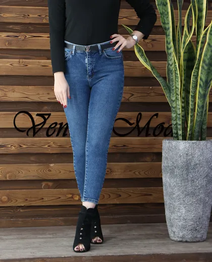 شلوار جین آبی روشن