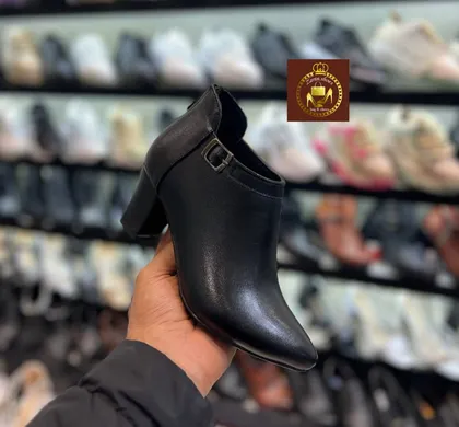 نیم بوت نوک تیز پاشنه‌دار زنانه مدل فرزانه