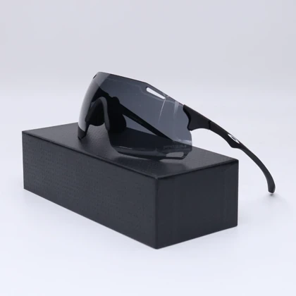 عینک از برند OAKLEY کد 181439