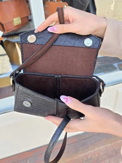 کیف چرم زنانه مثلثی مشکی سنگی چرم اصل گاوی