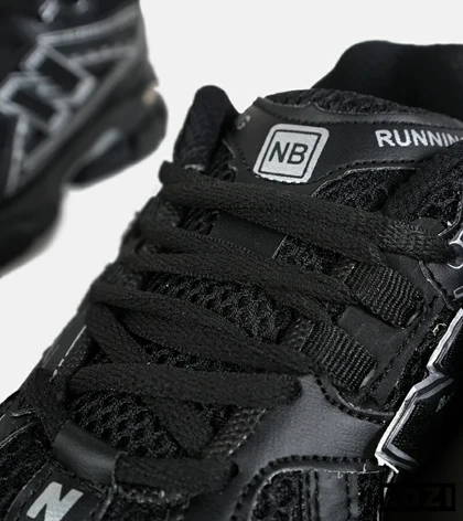 کفش کتانی بزرگ پا مشکی New Balance 1906R مدل 8304