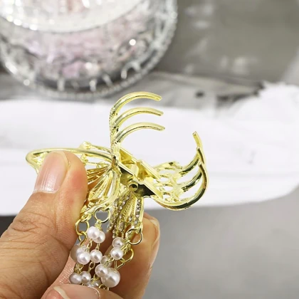 کلیپس مو زنانه مدل پروانه آویزدار کد G_Lnd_1323