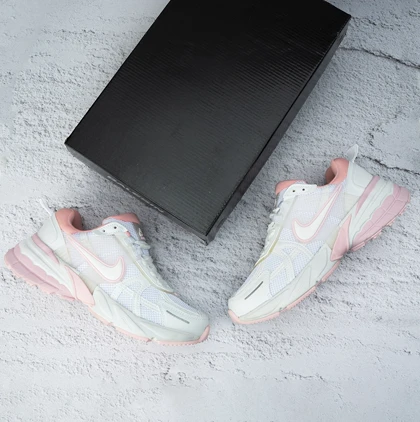 کفش کتانی زنانه نایک V2K سفید صورتی (Nike V2K White Pink) کد 2350